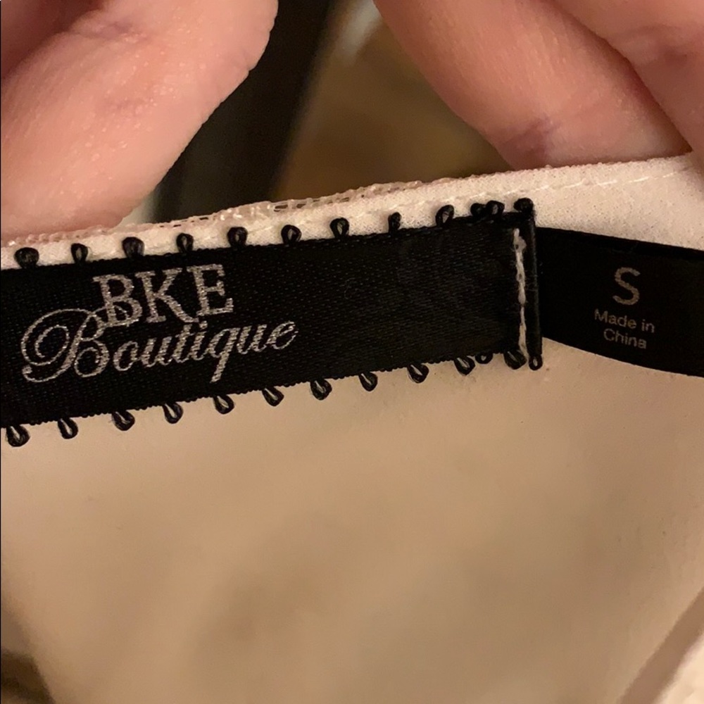 BKE boutique lace top! - Picture 7 of 7